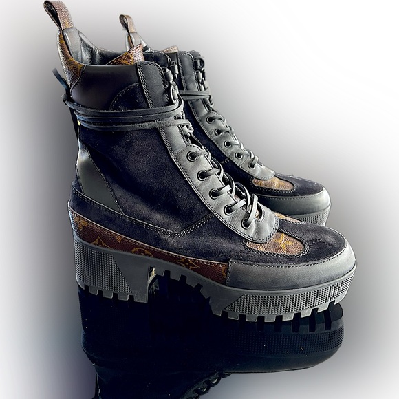 WOMEN’S LOUIS VUITTON LAUREATE PLATFORM DESERT BOOT - Picture 2 of 5